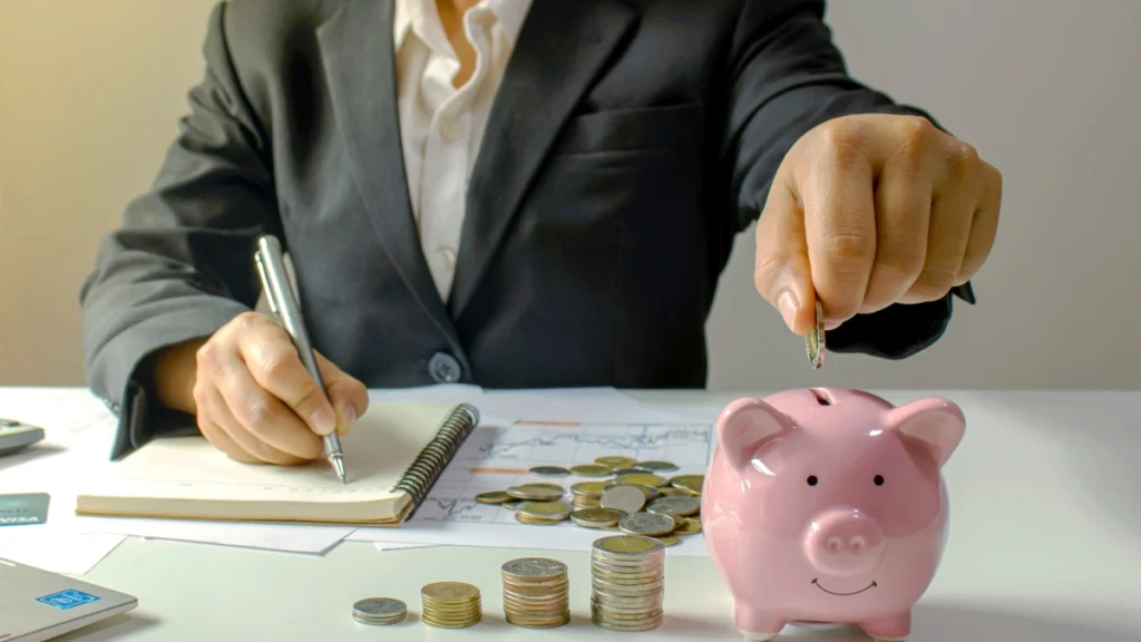Como economizar dinheiro de forma simples e prática no dia a dia