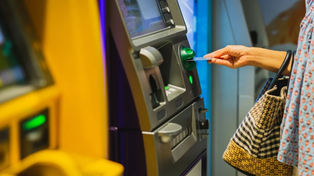 Como encontrar um Banco24h perto de você agora