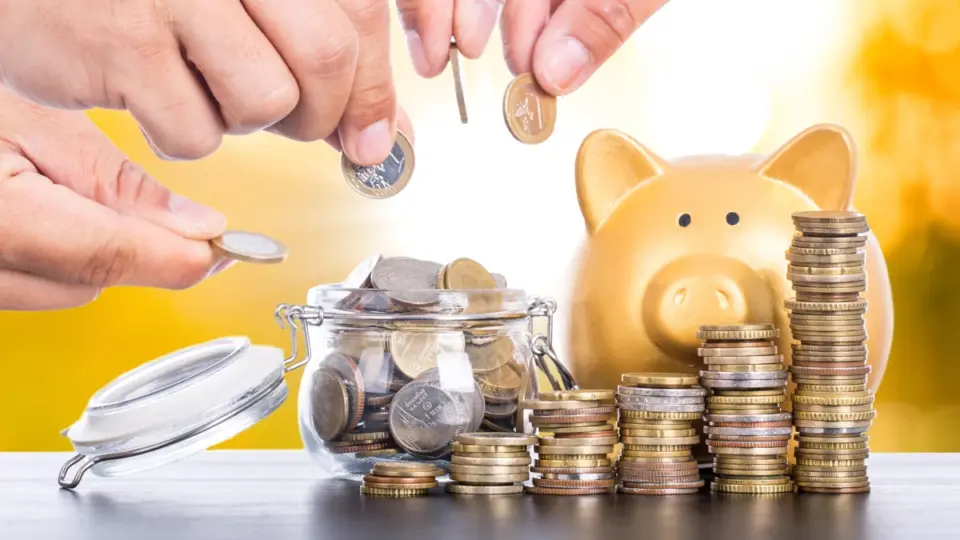 Diferença entre poupança e investimentos