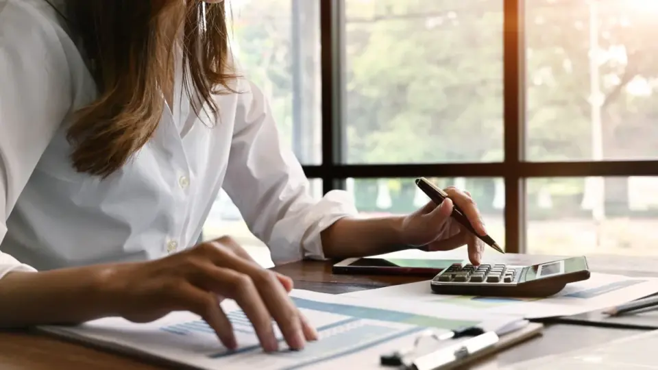 Como calcular férias: exemplos de 30 e 15 dias e descontos